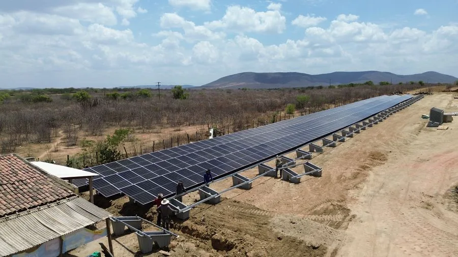 Instalacao de paineis solares em telhado