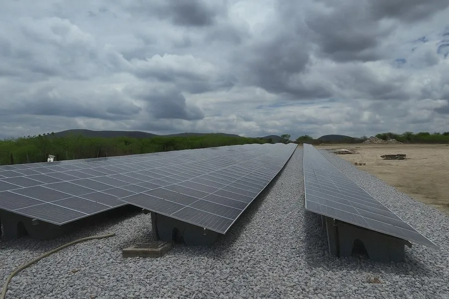 Paineis solares instalados pela Eletroserv